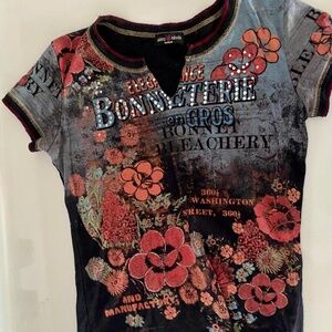 Skinny Minnie "Bonneterie" V-neck T-shirt, 100 percent cotton, size medium